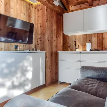 Nyaraló Loli Jezera