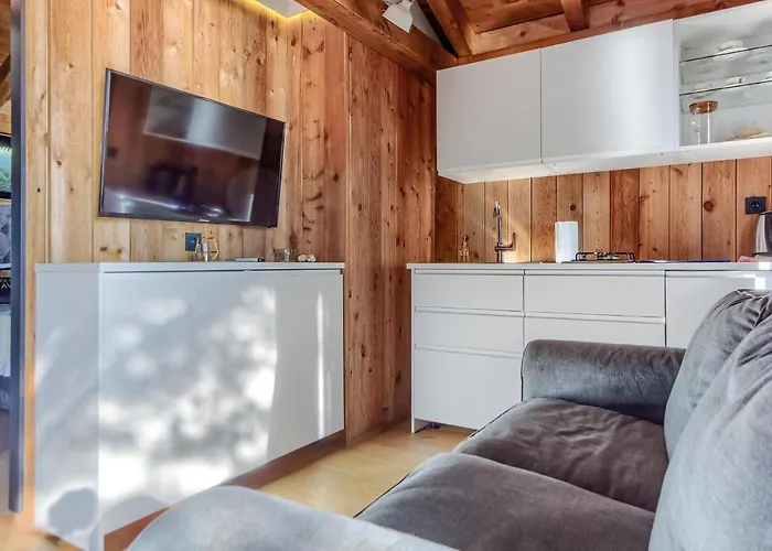 Vikendica Loli Jezera